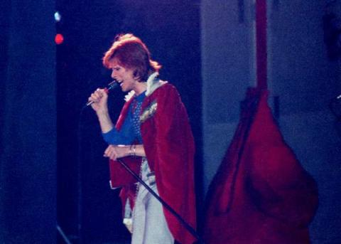 David Bowie performing Diamond Dogs album